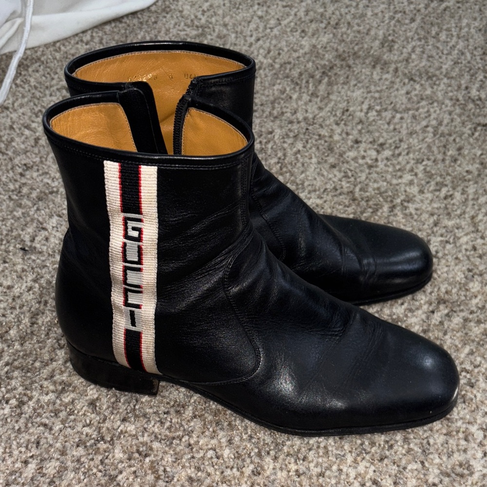 Slightly used Gucci Black Leather Men's Boots with Stripe Detail
